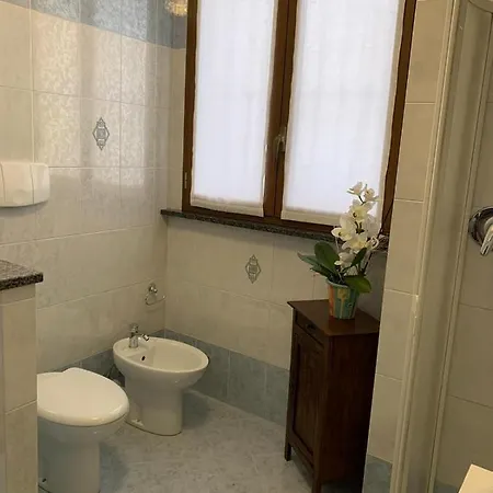 The Royal House - Un Passo Dalla Reggia /en-es-it