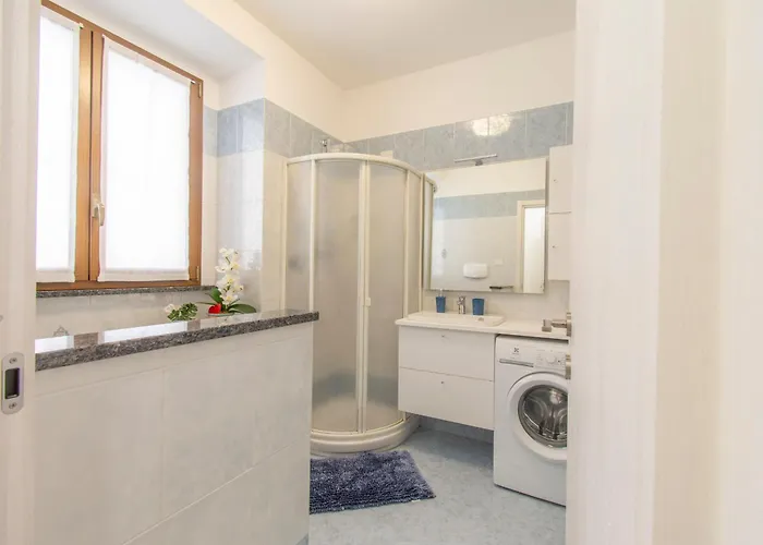 The Royal House - Un Passo Dalla Reggia /en-es-it *