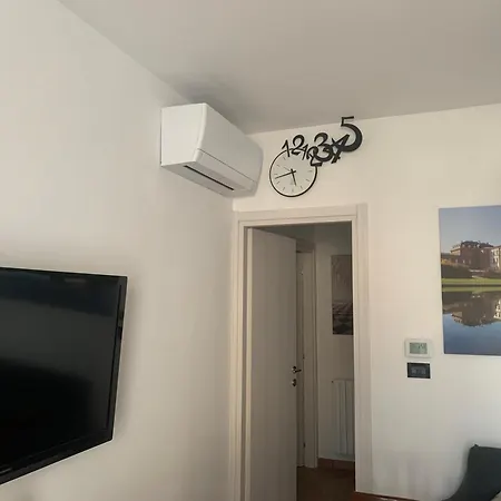 The Royal House - Un Passo Dalla Reggia /en-es-it Apartment